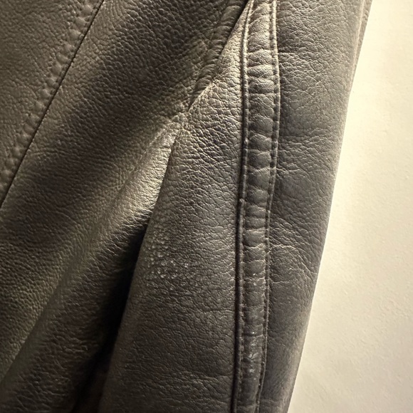 Calvin Klein Men’s black Faux leather faux fur grey jacket size Medium - Picture 5 of 15